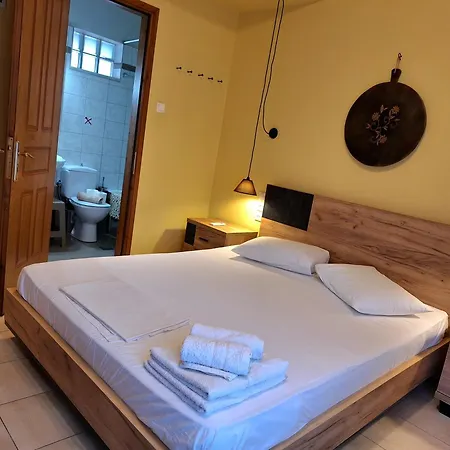 Skourgias Pensión 3*