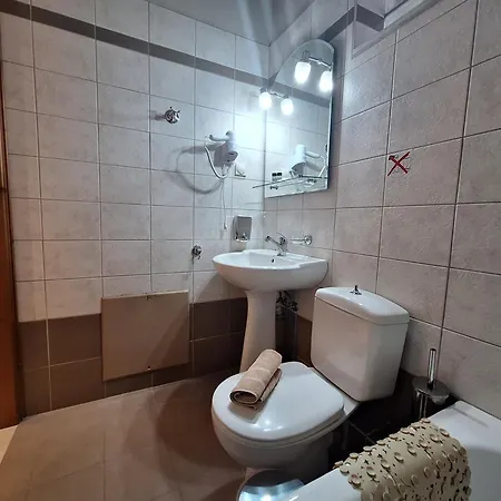 Pensión Skourgias 3*