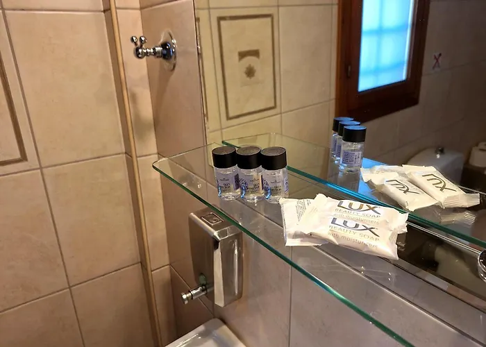 Skourgias בית הארחה קאלה נרה