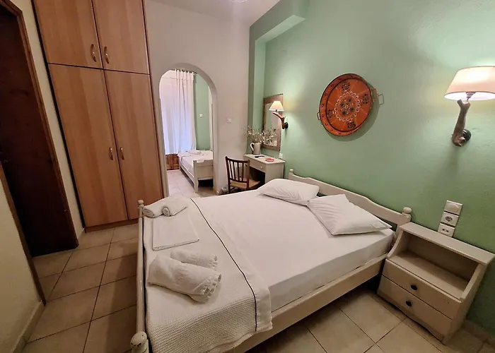 Skourgias בית הארחה קאלה נרה