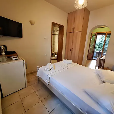 Skourgias Konukevi 3*