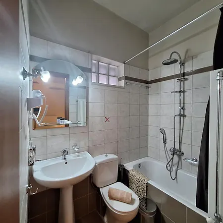 Konukevi Skourgias 3*